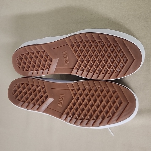 Van's Seldan platform lace-up style canvas white women's 9.5 shoes. - Picture 6 of 6